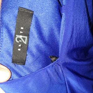 Vestido descotado y corto, color: Azul, Talla: Xs marca Saints 21